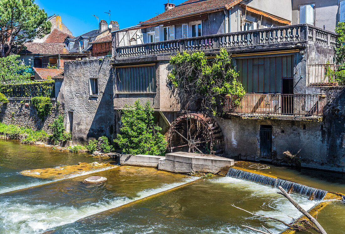 France,Quercy,Lot,Saint Cere,mill-wheel and weir on the bank of the Bave river