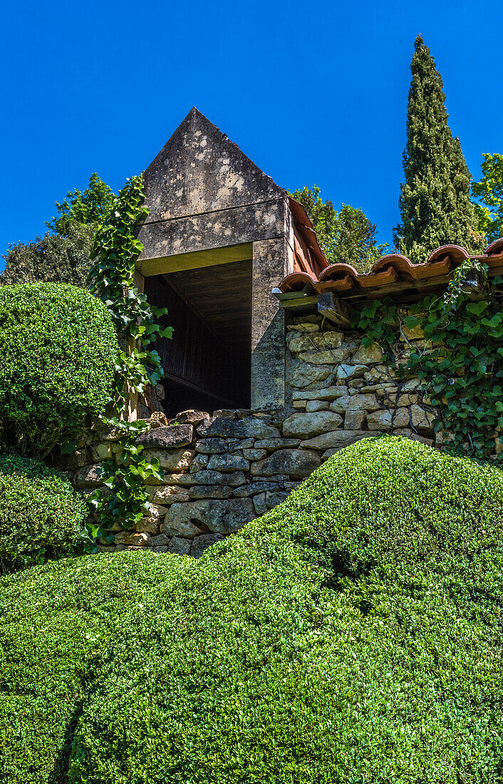 Frankreich,Perigord,Dordogne,Cadiot Gardens in Carlux (Gütesiegel „Bemerkenswerter Garten“),beschnittener Buchsbaum