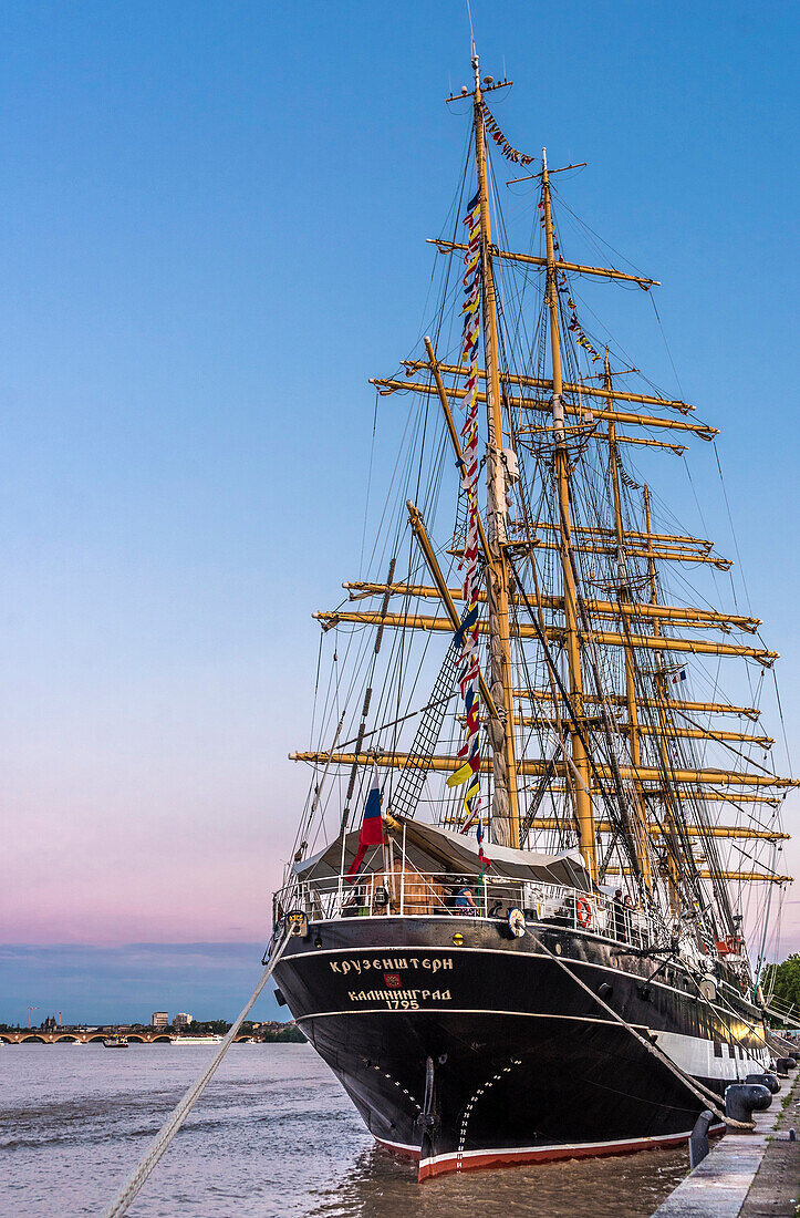 France,Gironde,Bordeaux,Fête du Fleuve 2019,KRUZENSHTERN Russian training ship (more than 110 meters long)