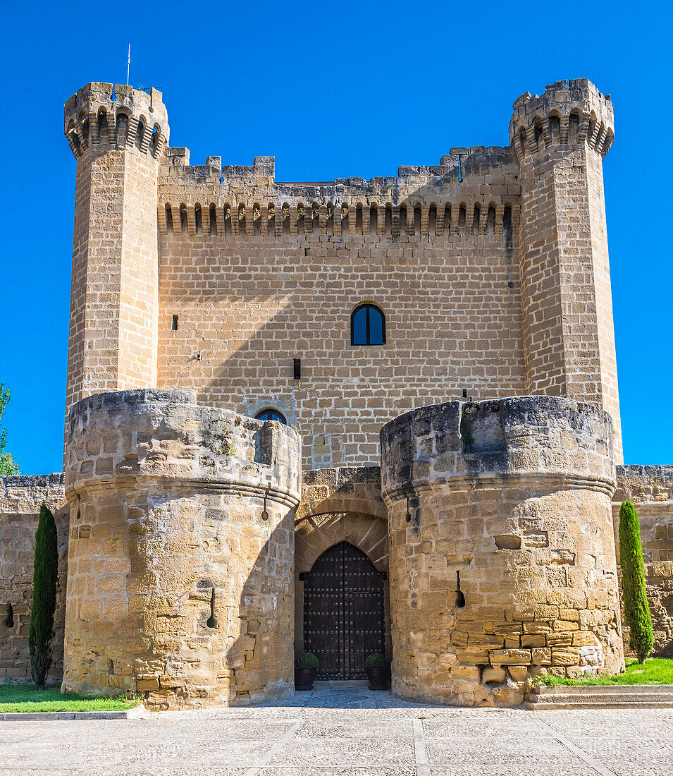 Spanien,Rioja,Sajazarra (Schönstes Dorf Spaniens),Burg aus dem 15.