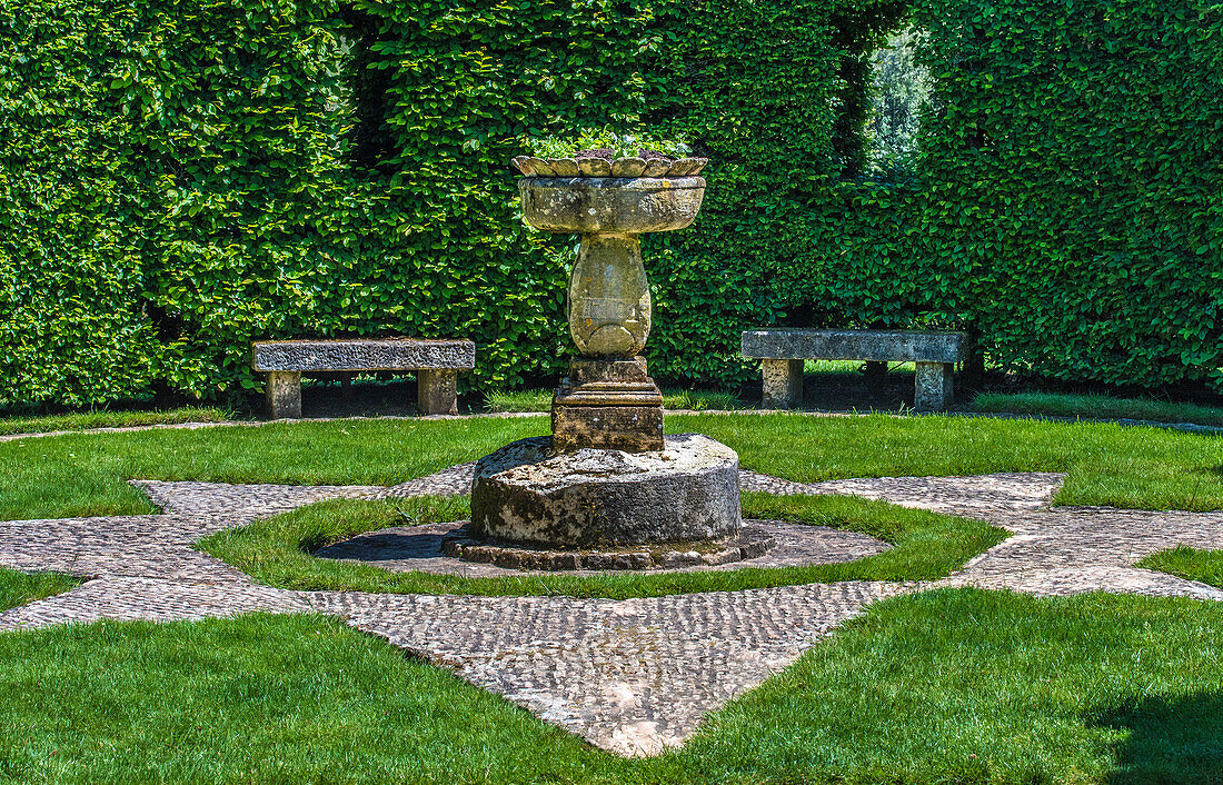 France,Perigord Noir,Dordogne,Jardins du Manoir d'Eyrignac (Historical Monument),green setting