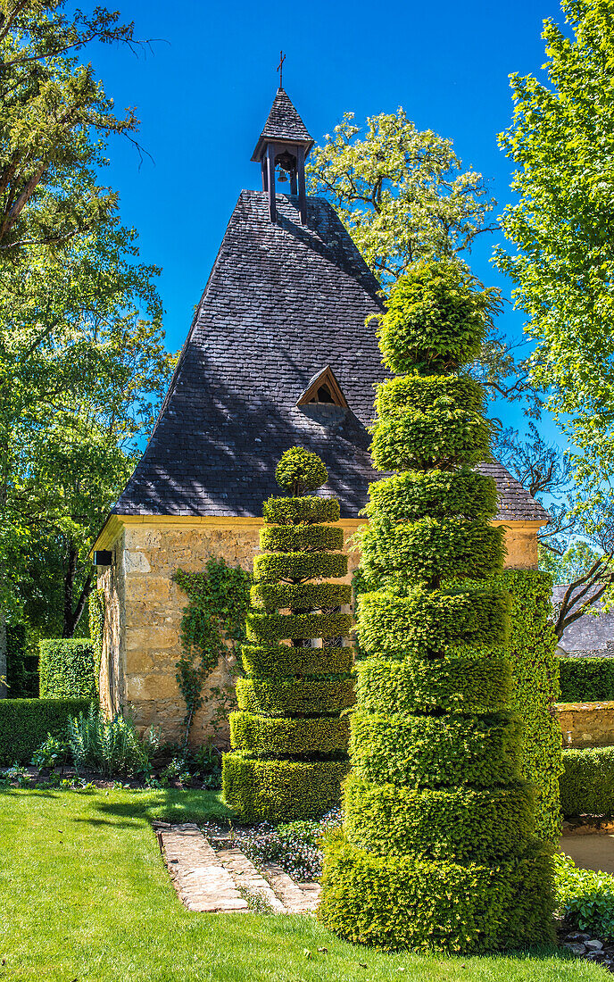 France,Perigord Noir,Dordogne,Jardins du Manoir d'Eyrignac (Historical Monument),topiary and Roman chapel