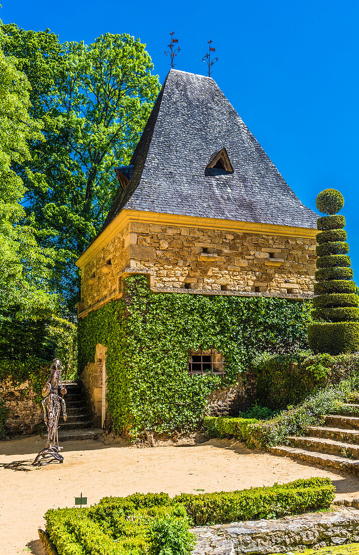 France,Perigord Noir,Dordogne,Jardins du Manoir d'Eyrignac (Historical Monument),topiary and dovecoat