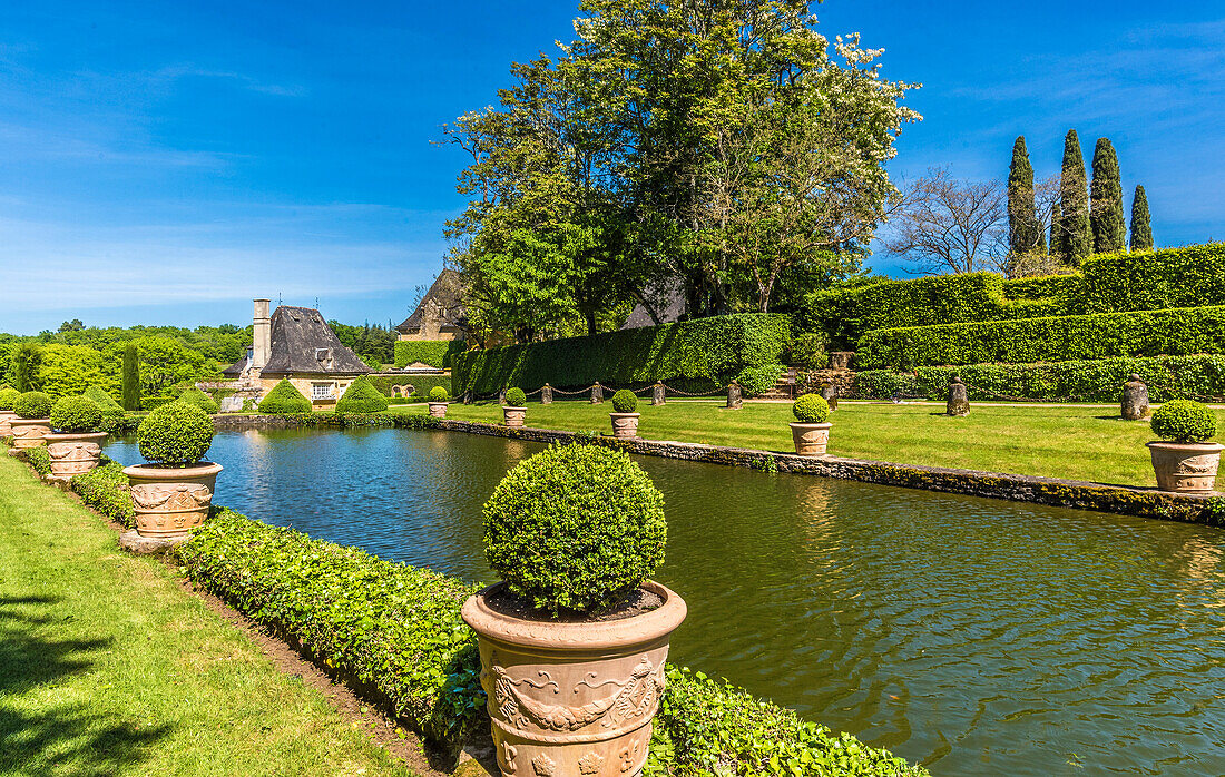 France,Perigord Noir,Dordogne,Jardins du Manoir d'Eyrignac (Historical Monument),water mirror