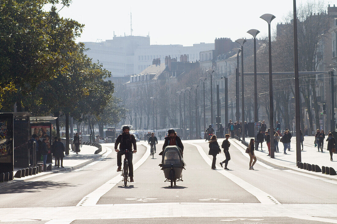 Frankreich,Nantes,44,Straßenverkehr,Cours des 50 Otages,Winter