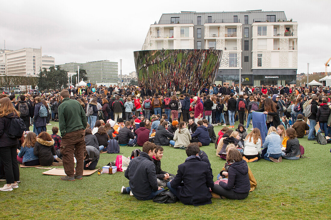 France,Nantes,44,"Marche pour le climat" (Walk for the climate),young French people on the street to protest against the disasters caused by global warming,Saturday 16th,March 2019