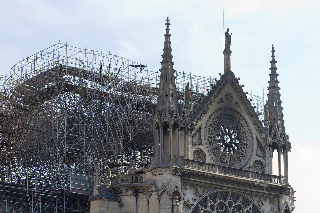 Frankreich,Paris,75,1. Arrondissement,Ile de la Cite,Kathedrale Notre-Dame nach dem Brand,Gerüst an der Kreuzung des Querschiffs, wo sich die Turmspitze befand,17. April 2019,