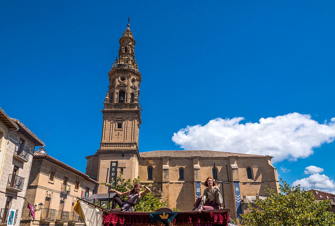 Spain,Rioja,Medieval Days of Briones (festival declared of national tourist interest),troubadours in front of the church of Our Lady of the Assumption (16th century) (Saint James Way)