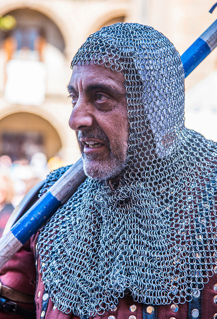 Spanien,Rioja,Mittelalterliche Tage von Briones (Festival von nationalem touristischem Interesse),Porträt eines Ritters mit seinem Helm