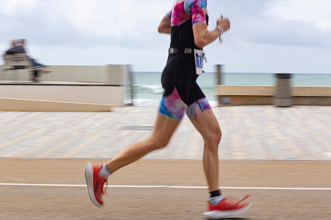 Frankreich,Les Sables d'Olonne,85,3. Auflage des Ironman,Finale auf der Uferpromenade der 21 km langen Strecke,Sonntag 4. Juli 2021.