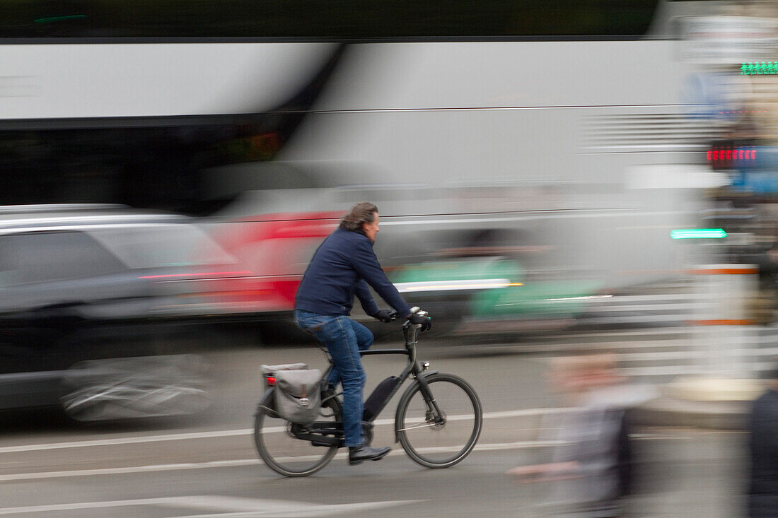 Frankreich,Paris,75,4.Arrondissement,Quai de l'Hotel de Ville,Straßenverkehr