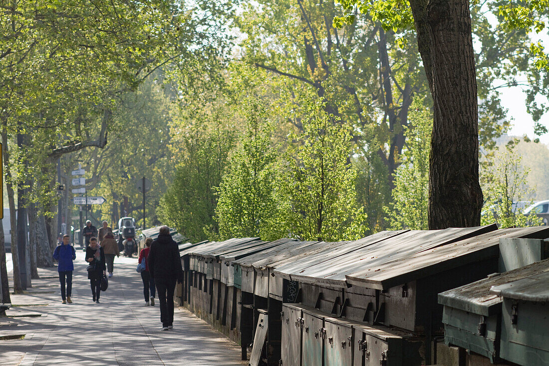 France,Paris,75,4th arrondissement,Quai des Celestins,box belonging to the bouquinistes,spring morning