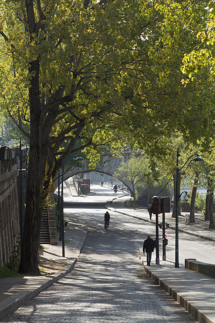 France,Paris,75,4th arrondissement,voie George Pompidou near the Quai des Celestins,spring morning