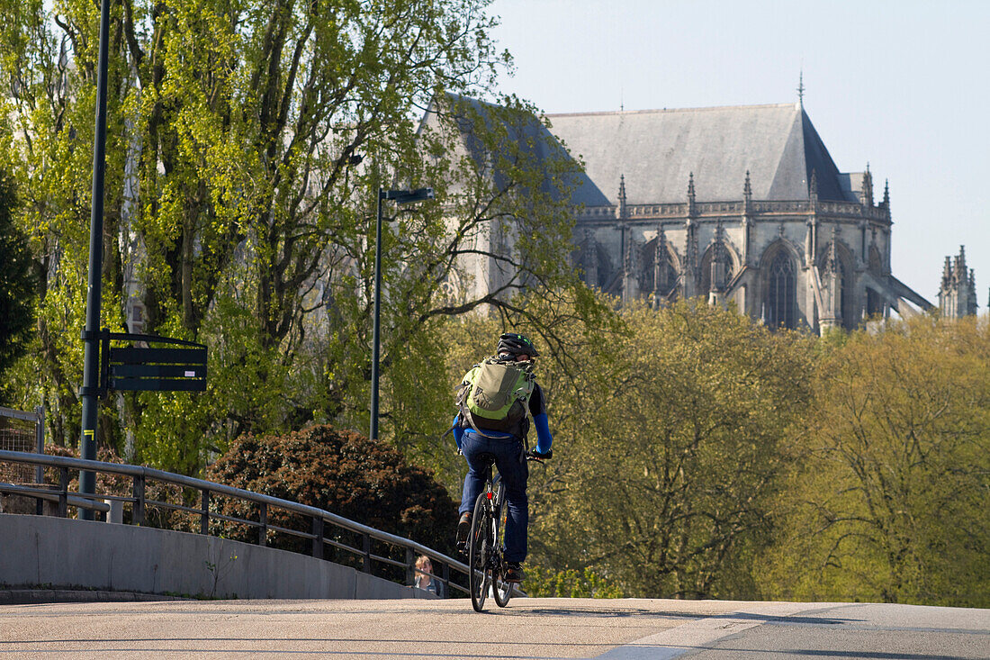 France,Nantes,44,La Rotonde bridge,cyclist