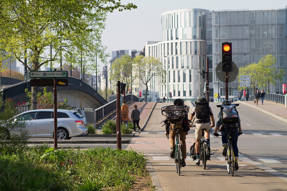 France,Nantes,44,General Audibert bridge,cyclists