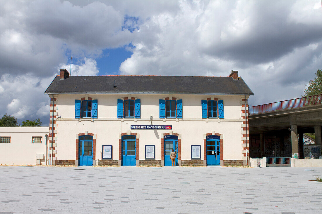 France,Reze,44,train station,2019