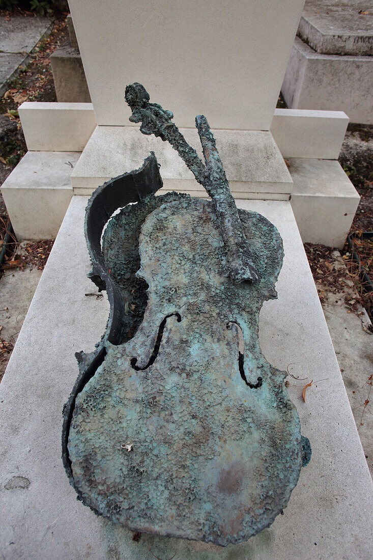 France,Paris,Le Pere Lachaise cemetery,Arman's tomb.