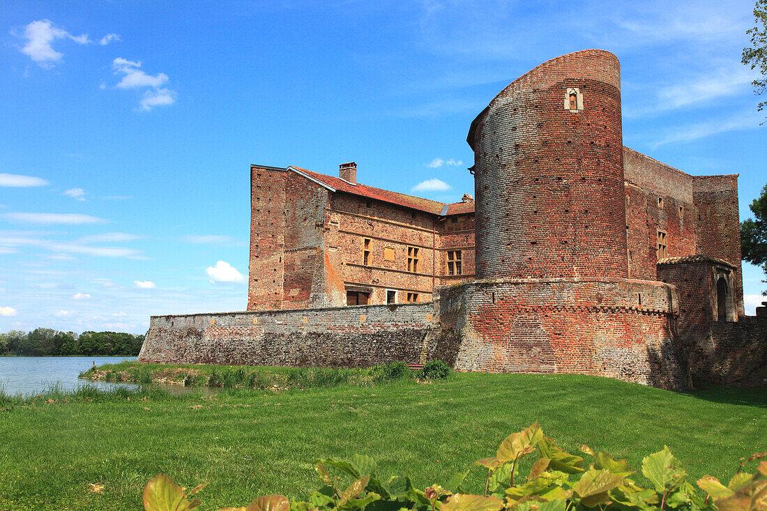 Frankreich,Auvergne Rhone Alpes,Ain department (01),castle and pound of Bouligneux