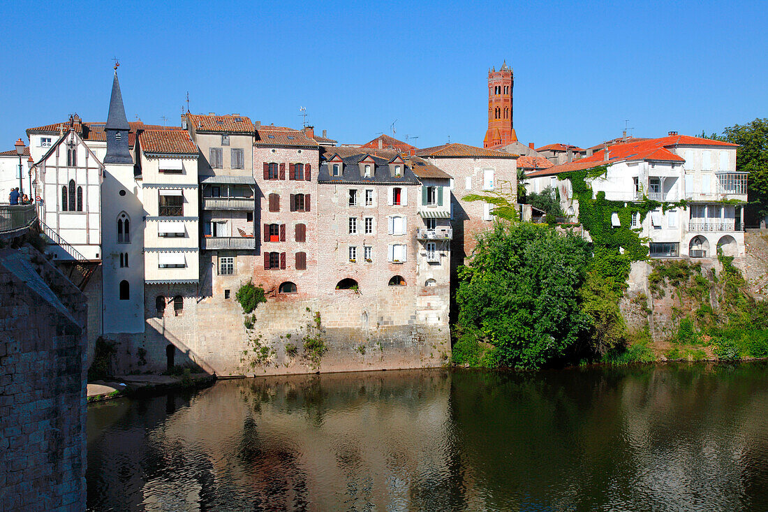 France,Nouvelle Aquitaine,Lot et Garonne department (47),Villeneuve sur Lot,old city and Lot river