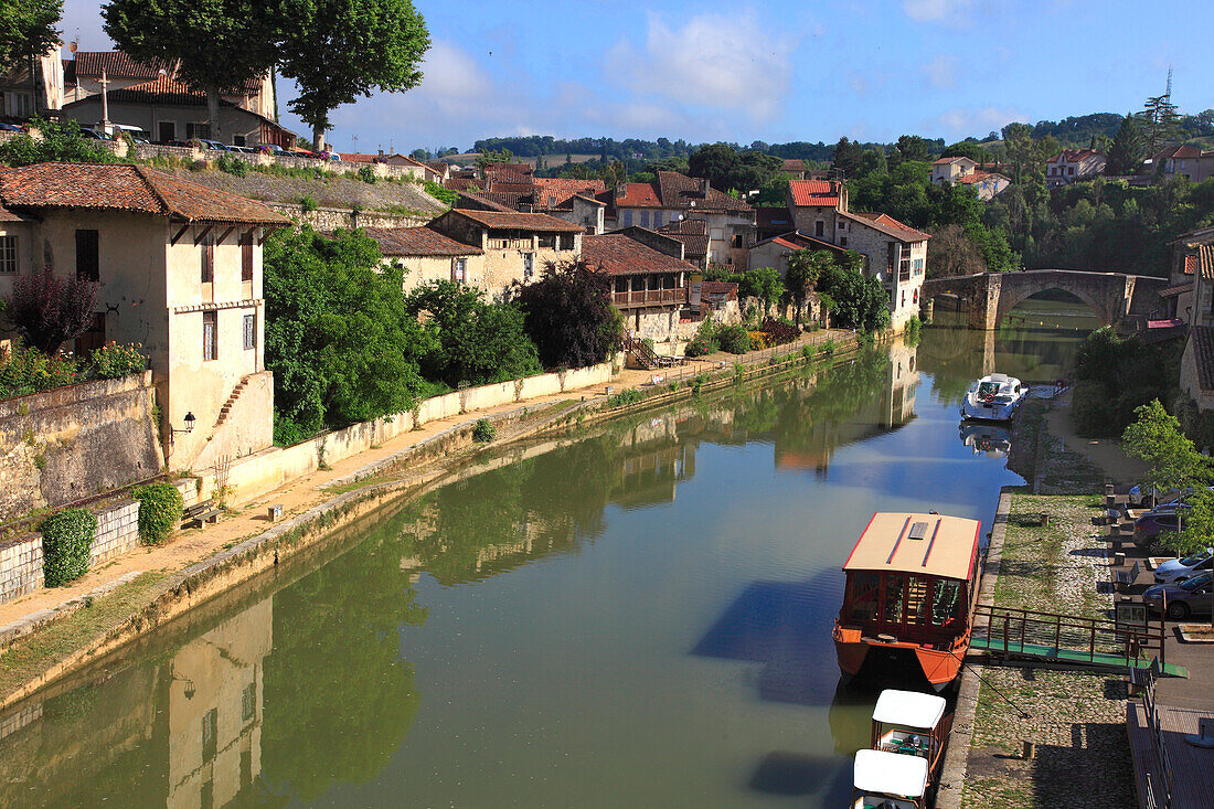 France,Nouvelle Aquitaine,Lot et Garonne department (47),Nerac,old city and Baise river