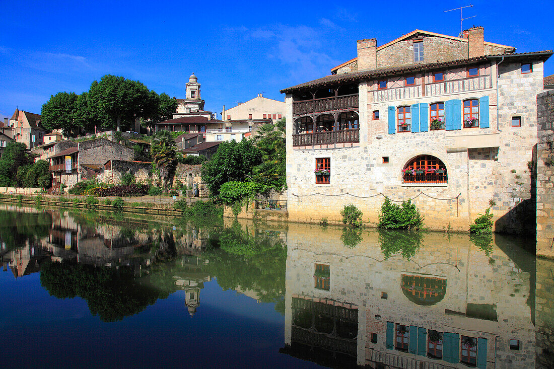 France,Nouvelle Aquitaine,Lot et Garonne department (47),Nerac,old city and Baise river