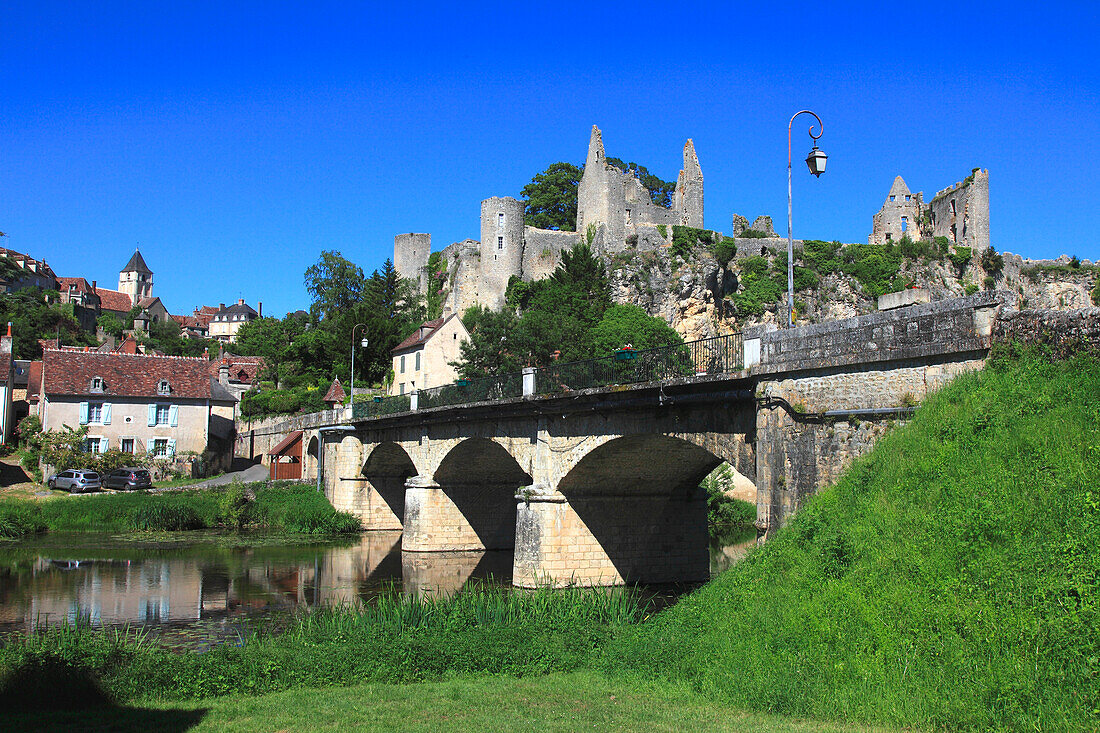 France,Nouvelle Aquitaine,Vienne department,Angles sur l'Anglin,die Festung,die Brücke und der Fluss Anglin