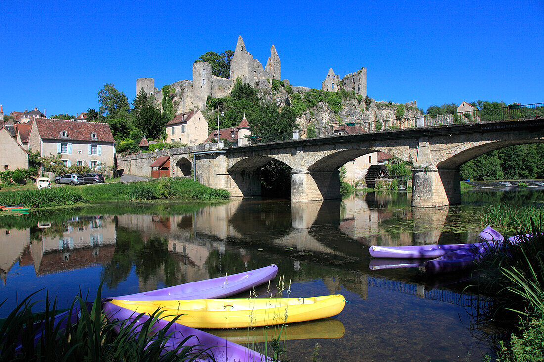 France,Nouvelle Aquitaine,Vienne department,Angles sur l'Anglin,the fortress,the bridge and l'Anglin river