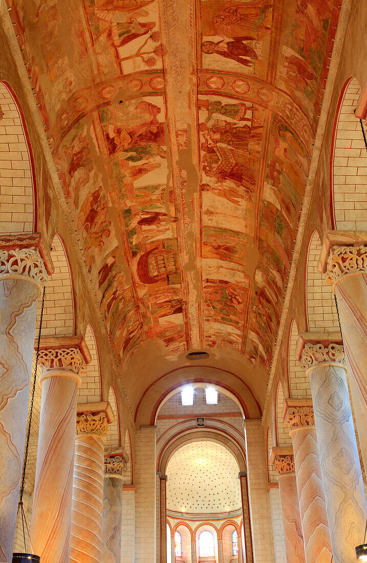 Frankreich,Nouvelle Aquitaine,Vienne department,Saint Savin abbey (Unesco worl heritage)