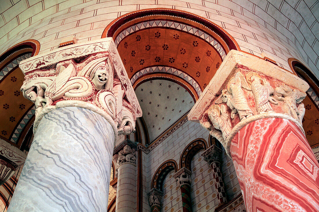 Frankreich,Nouvelle Aquitaine,Vienne department,Chauvigny,mittelalterliche Stadt,Saint Pierre collegiate church