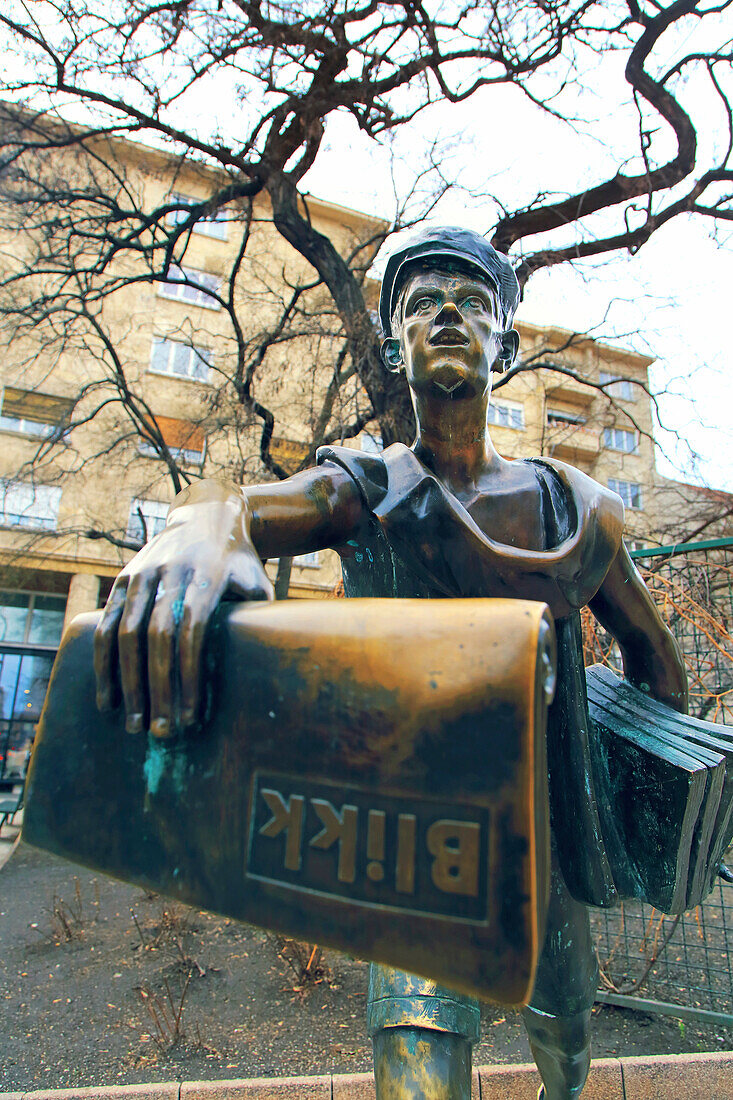 Europa,Ungarn,Budapest. "Rikkancs", Statue von Lajos Szoke