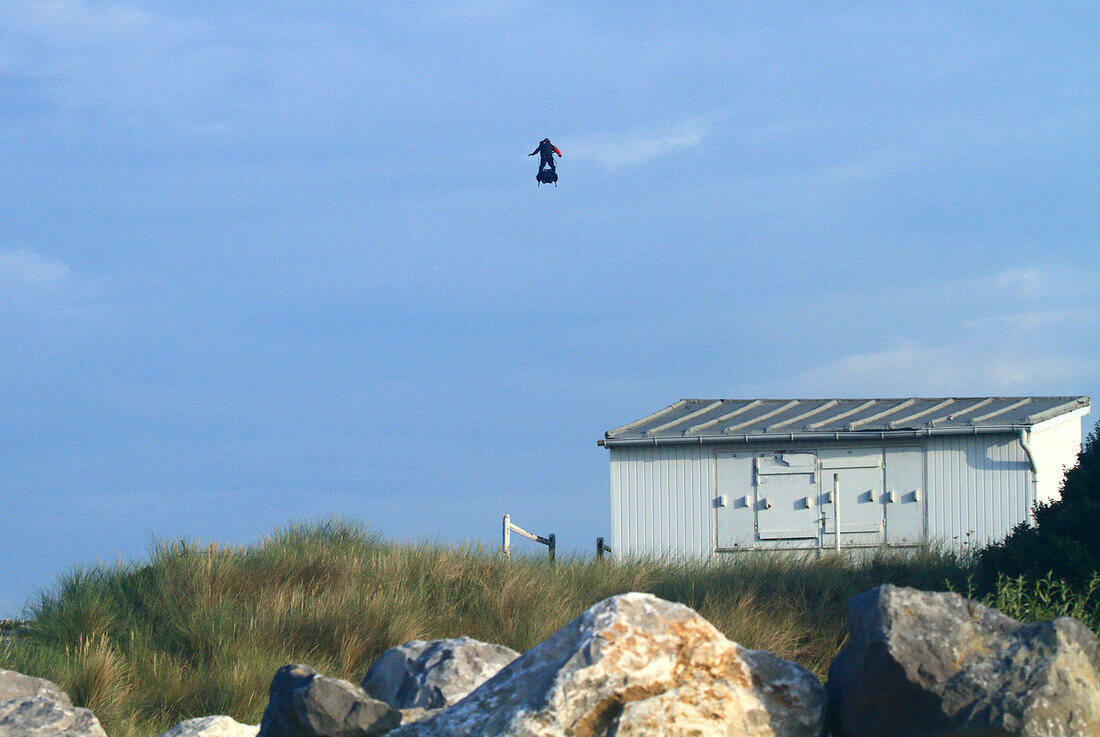 Erfolgreiche Überquerung des Ärmelkanals am 04.08.2019 durch Franky Zapata, den Mann, der mit seinem Flyboard fliegt. Mit Chrystel Zapata