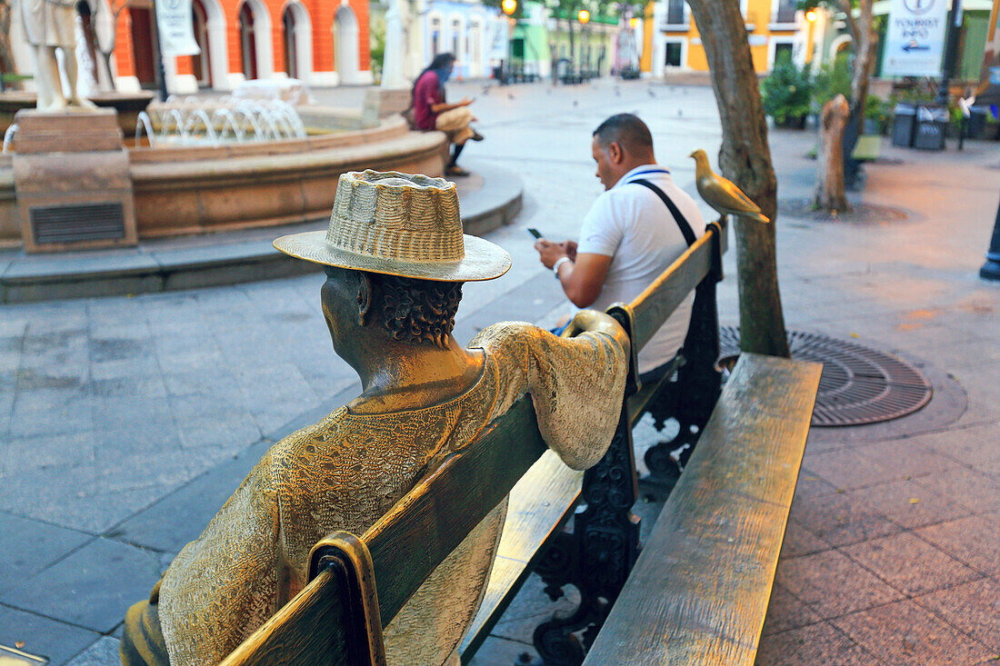 Usa,Porto Rico,San Juan. Statue of Puerto Rican composer Catalino “Tite” Curet Alonso in the Plaza de Armas