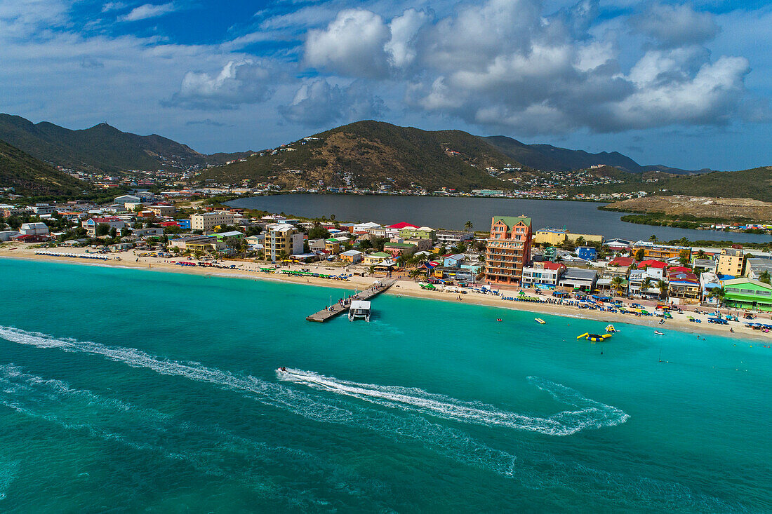 Karibik,Sint Maarten. Der Strand von Philipsburg