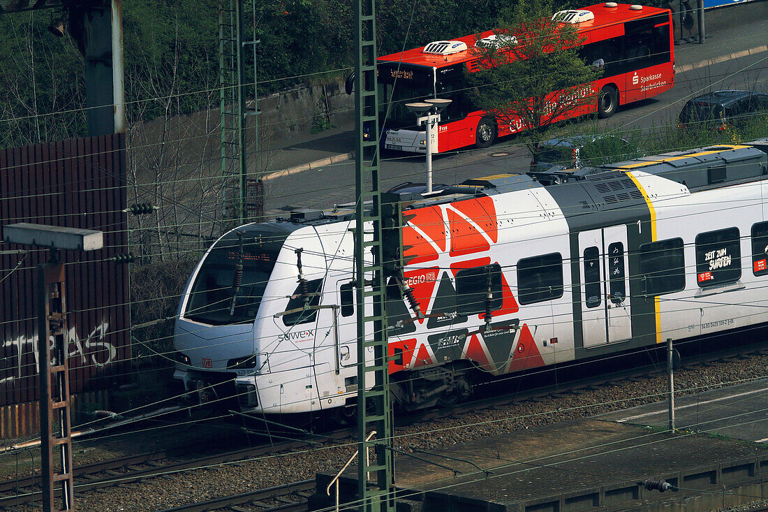 Deutschland,Stahlwerk Voelklingen im Saarland,Bahn und Bus