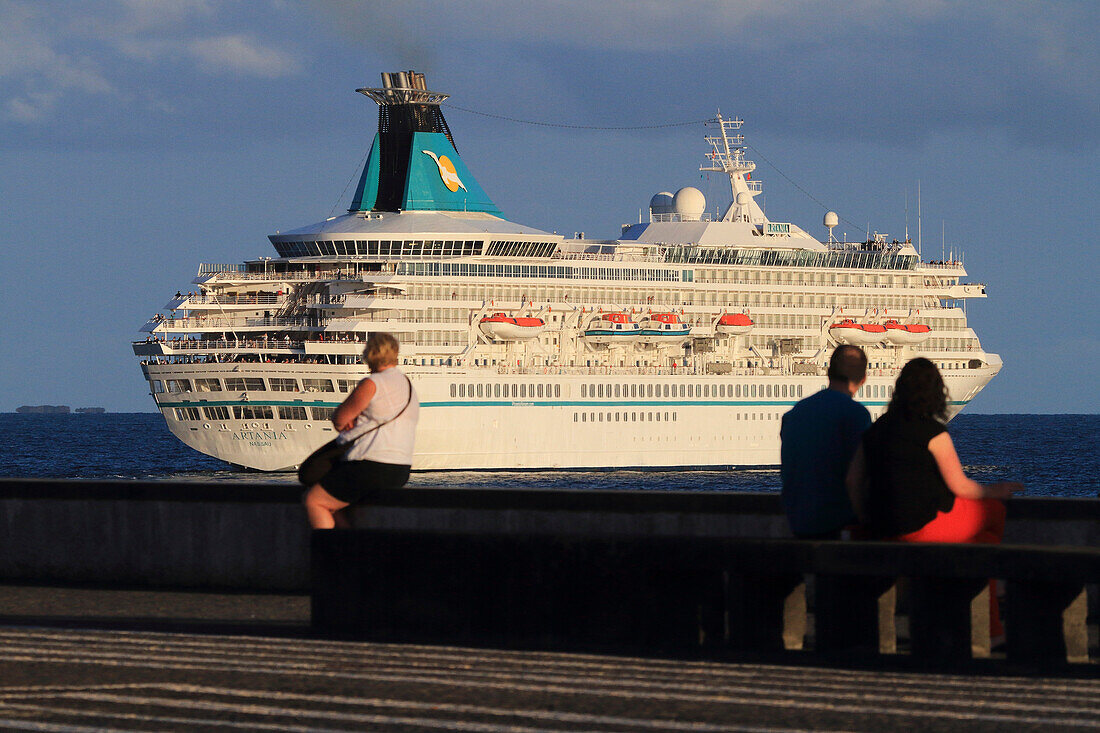 Insel Sao Miguel, Azoren, Portugal. Ponta Delgada. MV Artania, Phoenix Reisen