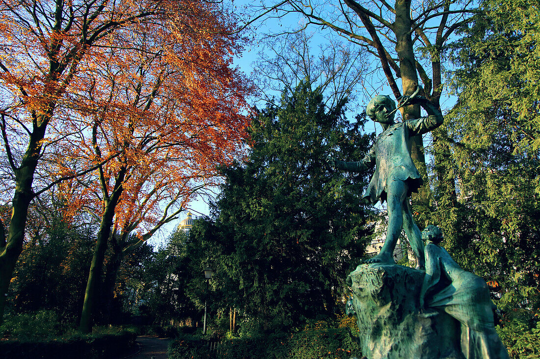 Europa,Belgien,Brüssel. Statue von Peter Pan,Egmont Park