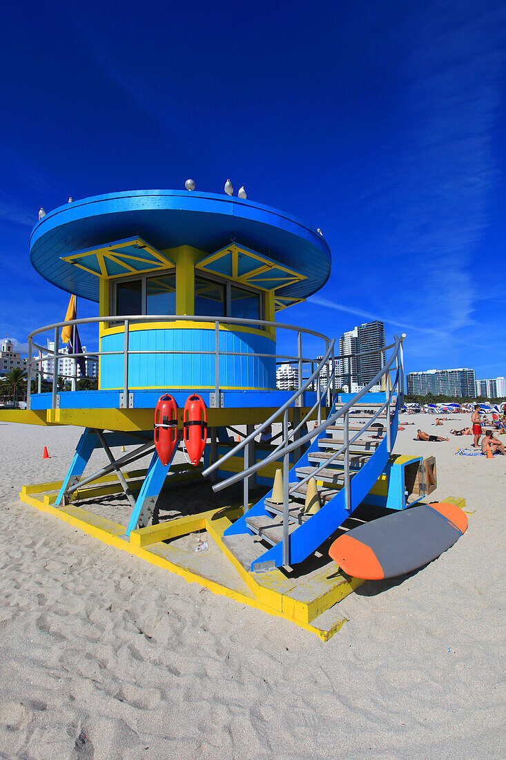 USA,Florida,Miami. Miami Beach,farbige Rettungsschwimmer-Hütte