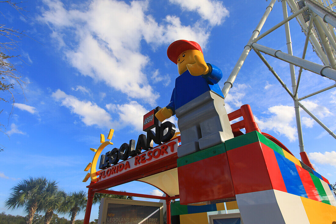 USA, Floride, Orlando. Bushaltestelle zum Legoland Orlando Resort