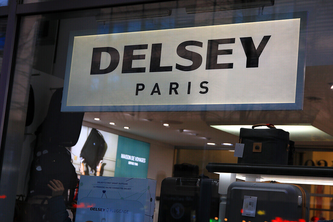 Front of Delsey shop