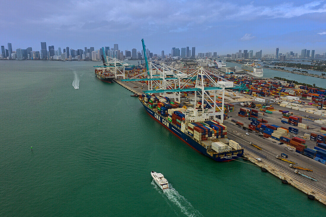 Usa,Florida,Miami harbour. Dodge Island