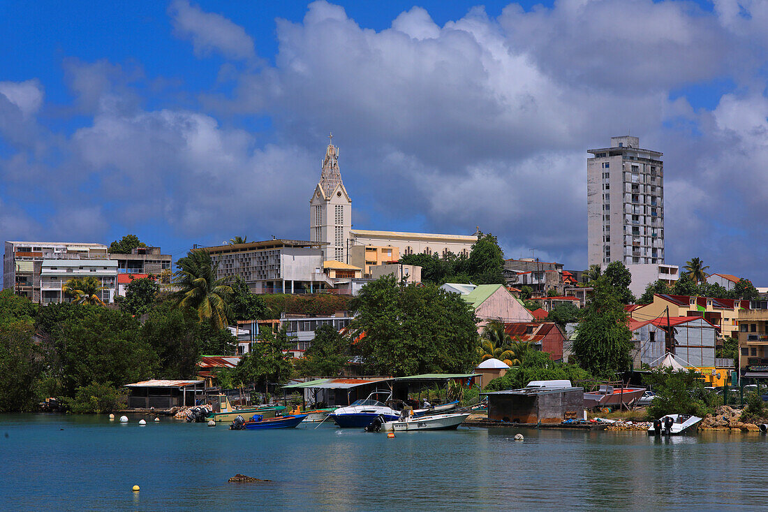 Frankreich, Französische Antillen, Guadeloupe. Pointe a Pitre. Pointe a Pitre, Massabielle, Kirche und Turm