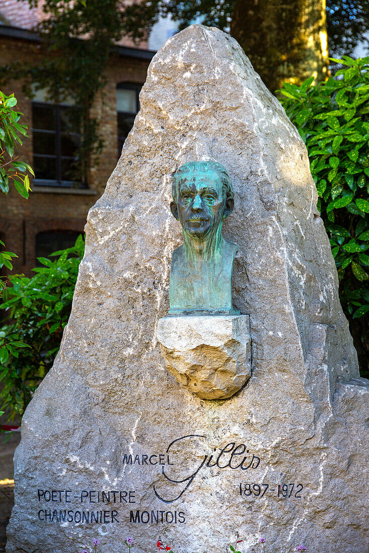 Europa,Belgien,Mons. Marcel Gillis Statue