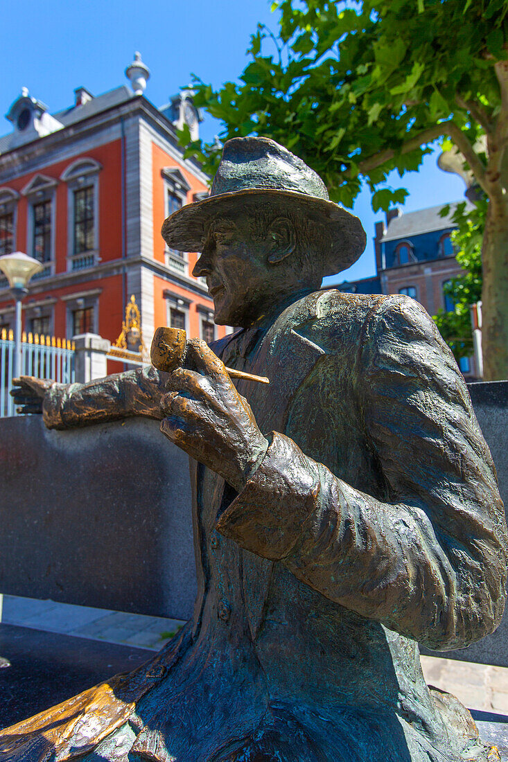 Europa,Belgien,Lüttich. Statue von Georges Simenon