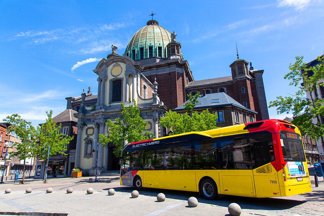 Europa,Belgien,Charleroi. Kirche