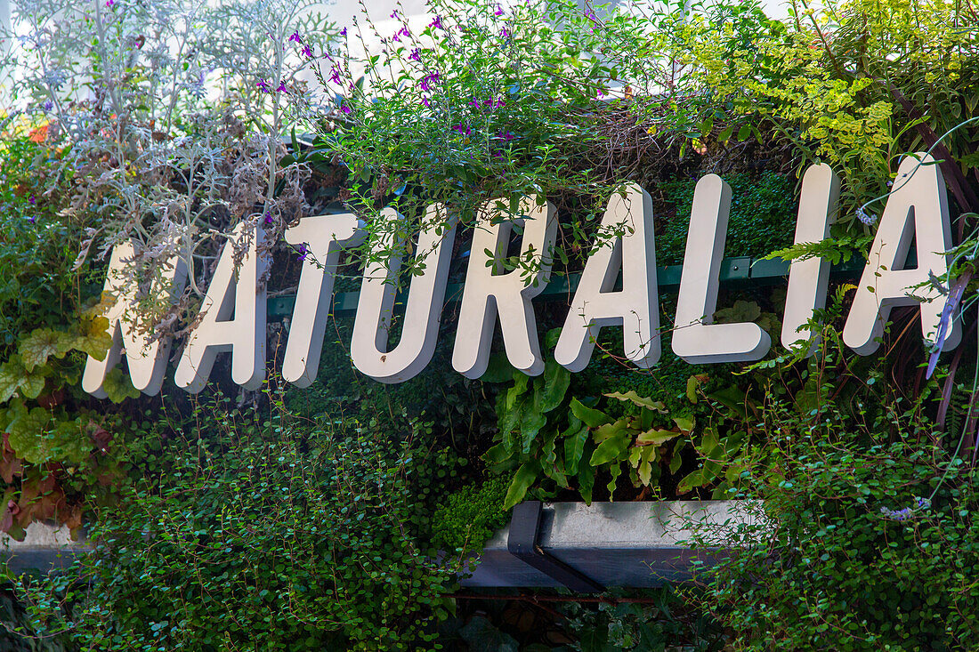 Naturalia sign