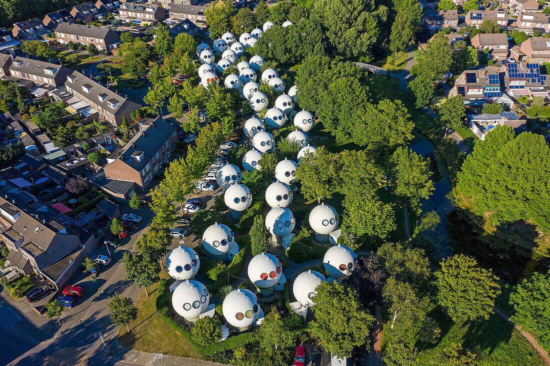 Europa,Niederlande. Bolwoningen Buble-Haus