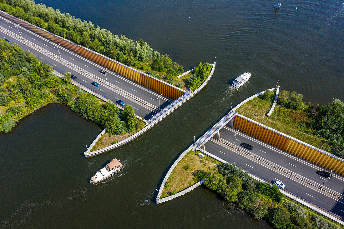 Europa,Niederlande. Harderwijk. Veluwemeer. Bootsbrücke. Aquädukt Wasserbrücke