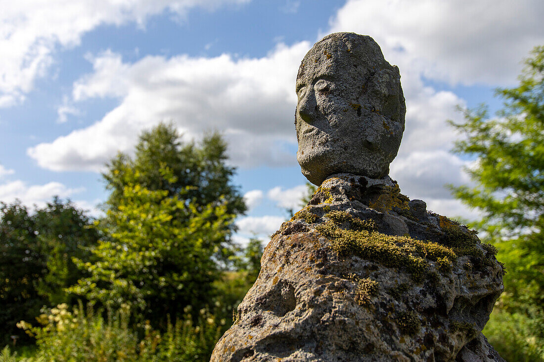 Europa,Skandinavien,Schweden. Sjöbo. Loevestad Geschnitzte Statuen. Hembygdsmuseum