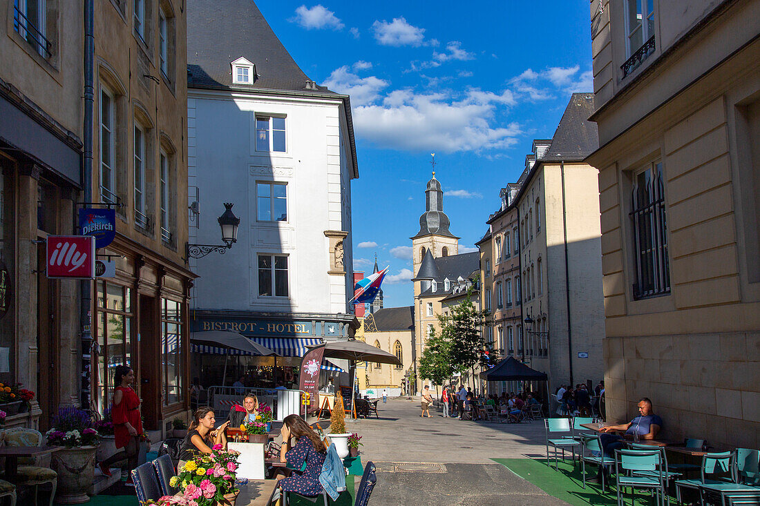 Europa,Luxemburg,Luxemburg-Stadt. . Oberstadt und Glockenturm der Kirche Saint-Michel