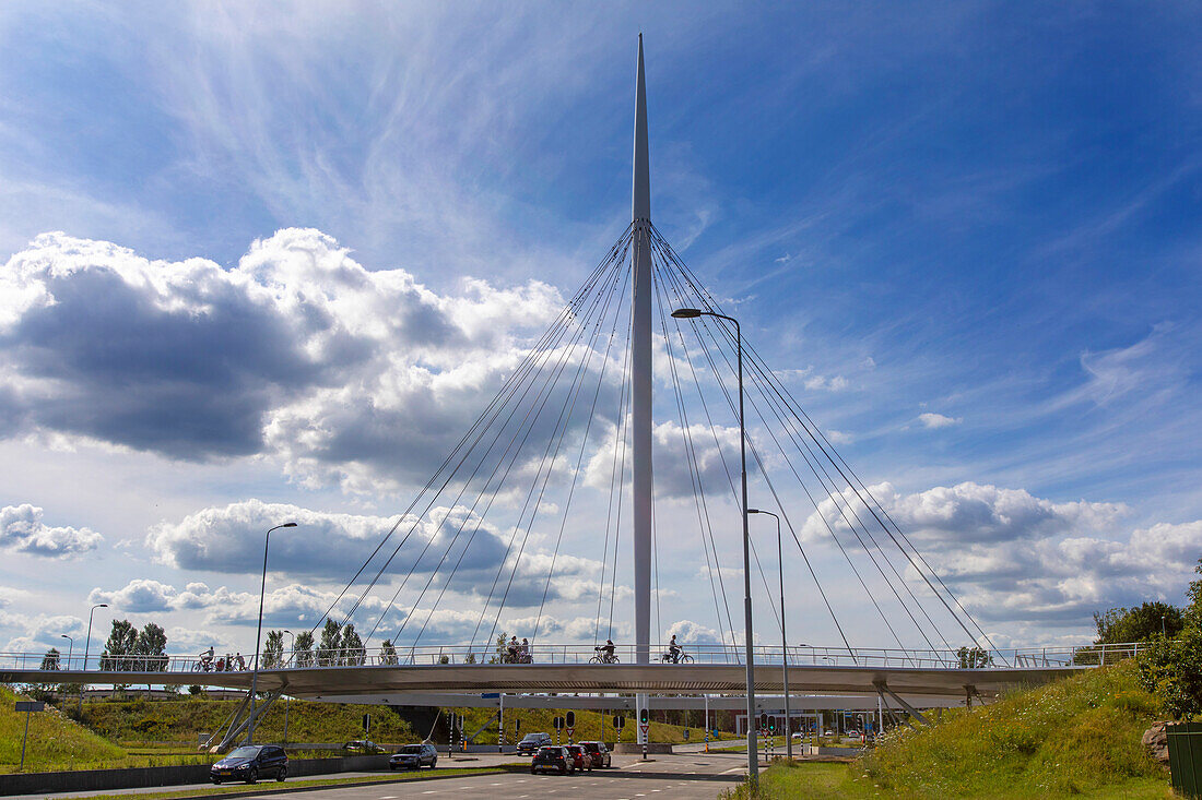 Europe,Nederlands. Eindhoven. Hovenring. Cycle roundabout